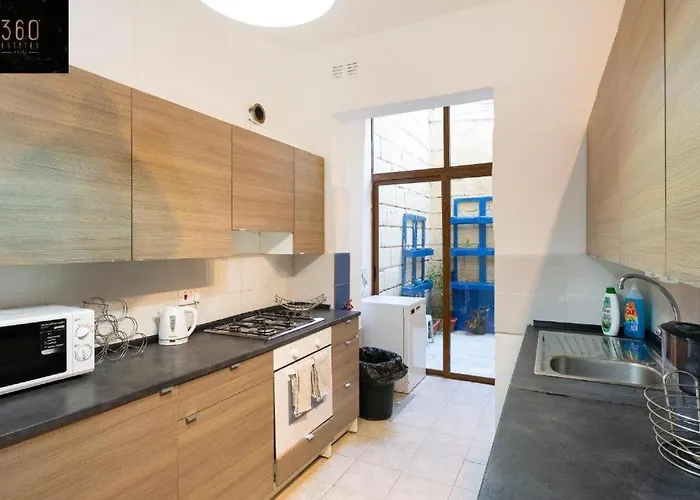 Βίλα Spacious With Private Pool & Bbq In St'pauls By 360 Estates *