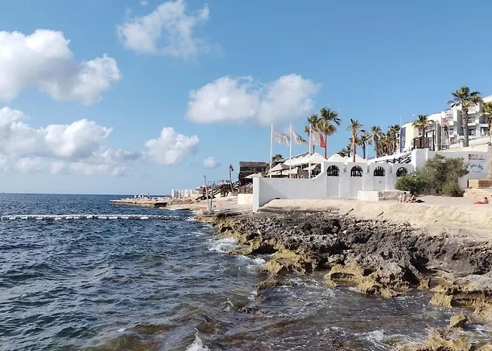 Spacious With Private Pool & Bbq In St'pauls By 360 Estates