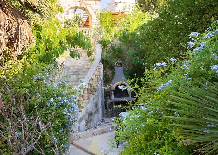 Spacious With Private Pool & Bbq In St'pauls By 360 Estates