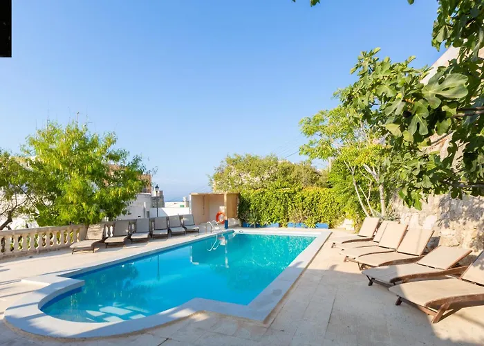 Βίλα Spacious With Private Pool & Bbq In St'pauls By 360 Estates