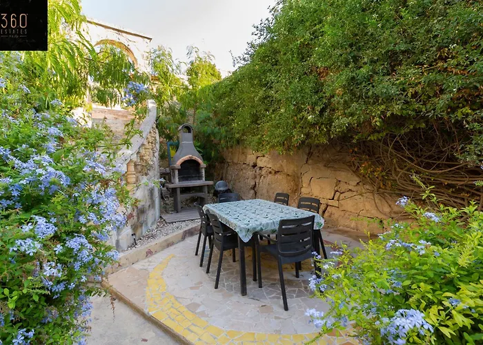 Βίλα Spacious With Private Pool & Bbq In St'pauls By 360 Estates