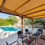 Spacious With Private Pool & Bbq In St'pauls By 360 Estates *