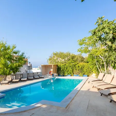 Βίλα Spacious With Private Pool & Bbq In St'pauls By 360 Estates