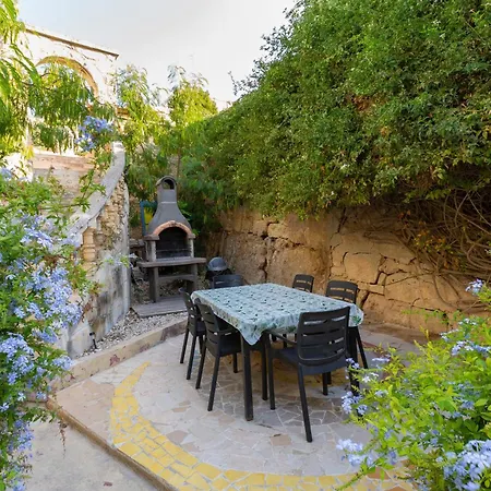 Βίλα Spacious With Private Pool & Bbq In St'pauls By 360 Estates